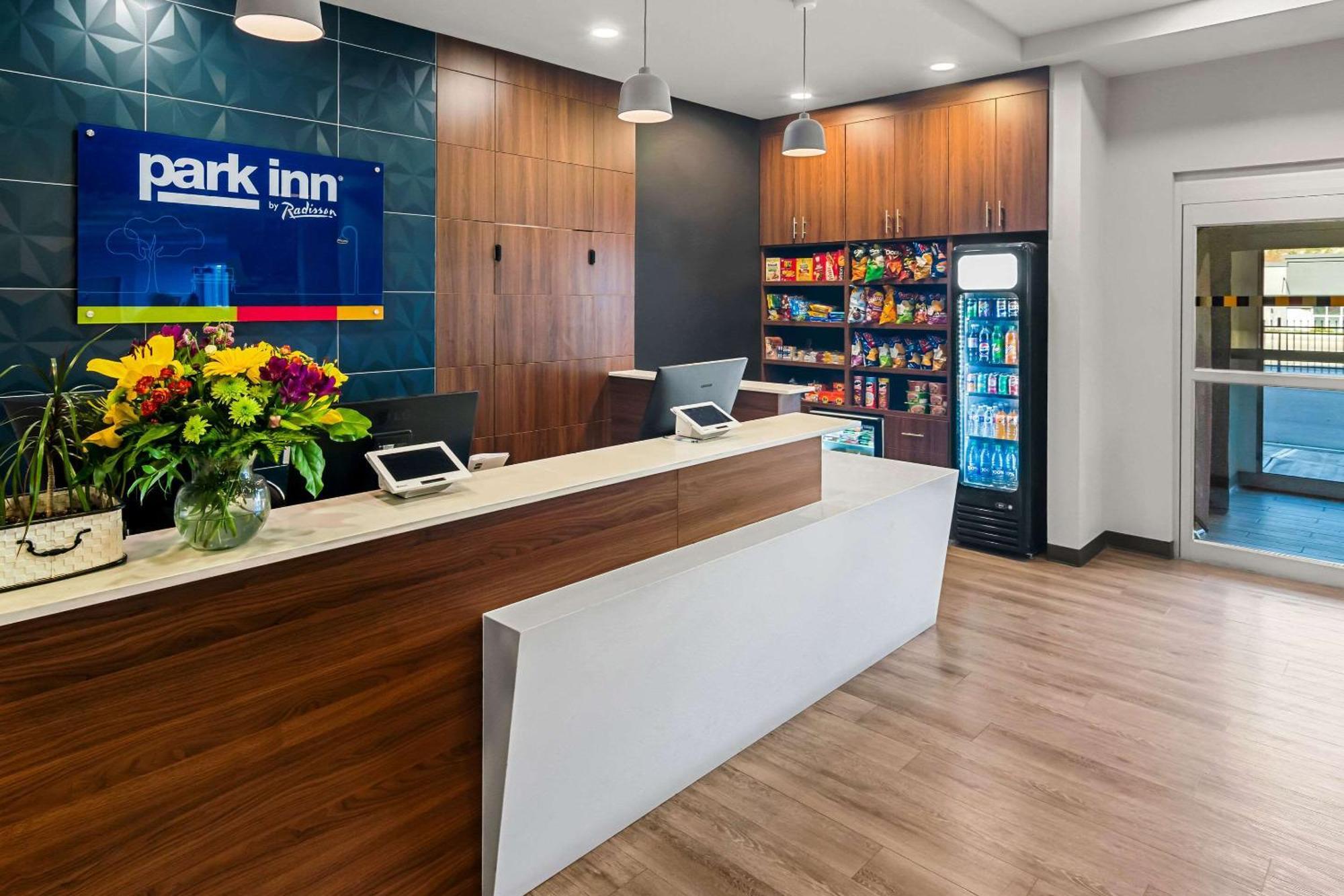 Park Inn By Radisson, Келоуна Екстер'єр фото