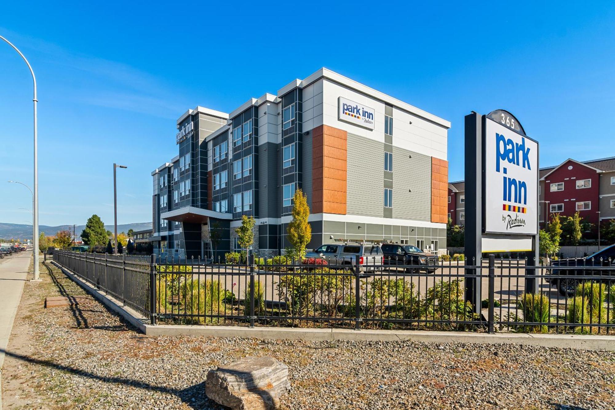 Park Inn By Radisson, Келоуна Екстер'єр фото